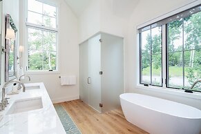 Overlook House 4 Bedroom Home by RedAwning