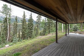 Overlook House 4 Bedroom Home by RedAwning