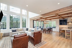 Overlook House 4 Bedroom Home by RedAwning