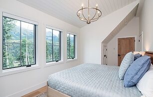 Overlook House 4 Bedroom Home by RedAwning