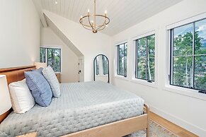 Overlook House 4 Bedroom Home by RedAwning