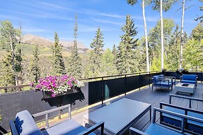Overlook House 4 Bedroom Home by RedAwning