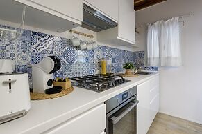 Madame Betta by Mmega