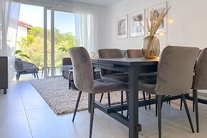 Phaedrus Living: Limnaria Luxury Flat Vine 121