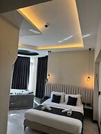 D Twins Airport Hotel