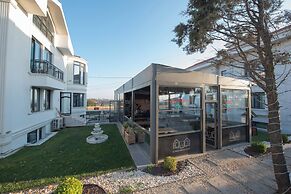 D Twins Airport Hotel