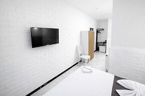 D Twins Airport Hotel