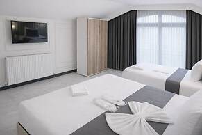 D Twins Airport Hotel