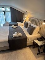 D Twins Airport Hotel