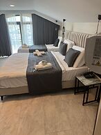 D Twins Airport Hotel