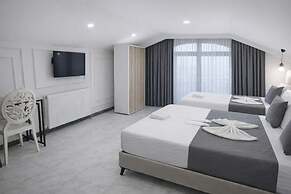 D Twins Airport Hotel