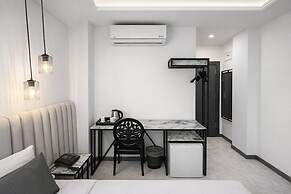 D Twins Airport Hotel