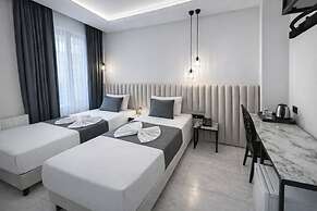 D Twins Airport Hotel