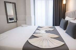 D Twins Airport Hotel