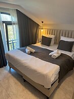 D Twins Airport Hotel