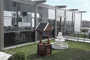 D Twins Airport Hotel