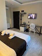 D Twins Airport Hotel