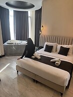 D Twins Airport Hotel