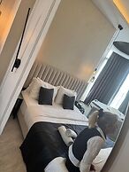 D Twins Airport Hotel