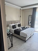 D Twins Airport Hotel