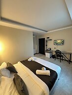 D Twins Airport Hotel