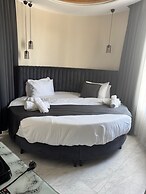 D Twins Airport Hotel