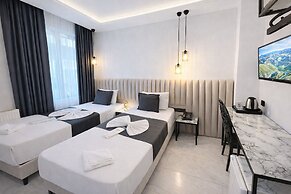 D Twins Airport Hotel
