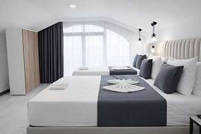 D Twins Airport Hotel