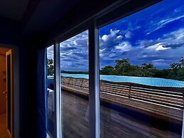 Old Crow Hotel and Suites