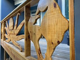 Old Crow Hotel and Suites