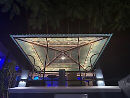 Old Crow Hotel and Suites