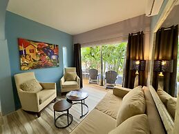 Old Crow Hotel and Suites