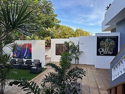 Old Crow Hotel and Suites