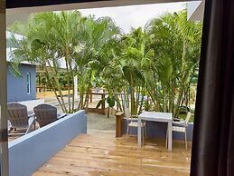 Old Crow Hotel and Suites