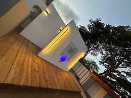 Old Crow Hotel and Suites