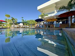 Old Crow Hotel and Suites