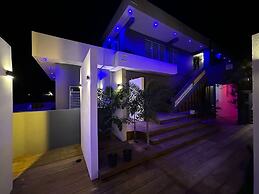 Old Crow Hotel and Suites