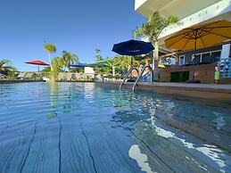 Old Crow Hotel and Suites