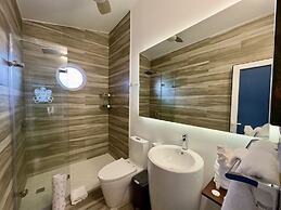 Old Crow Hotel and Suites