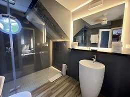 Old Crow Hotel and Suites