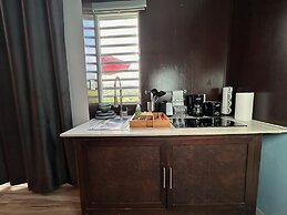 Old Crow Hotel and Suites