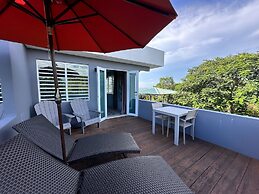 Old Crow Hotel and Suites