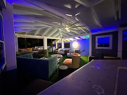 Old Crow Hotel and Suites