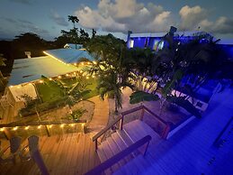 Old Crow Hotel and Suites