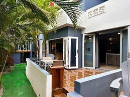 Old Crow Hotel and Suites