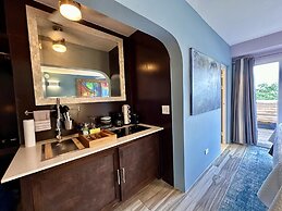 Old Crow Hotel and Suites