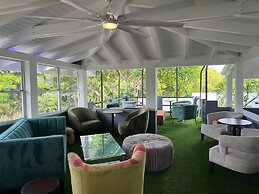 Old Crow Hotel and Suites