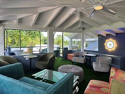 Old Crow Hotel and Suites