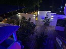 Old Crow Hotel and Suites