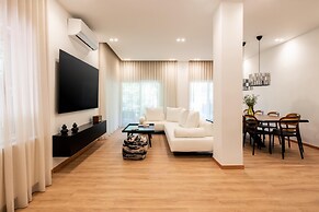 4BD Apartment With Outdoor Jacuzzi Garden